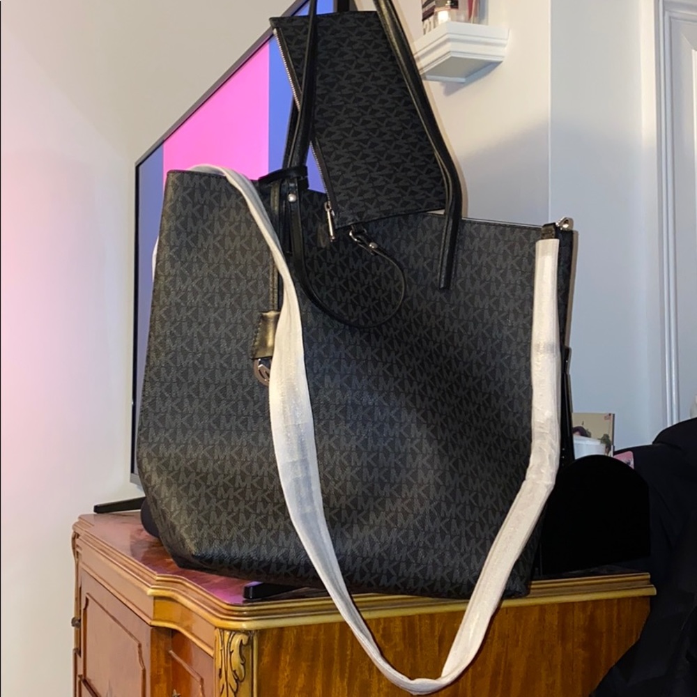 NWOT!! Michael Kors Tote - Picture 1 of 5